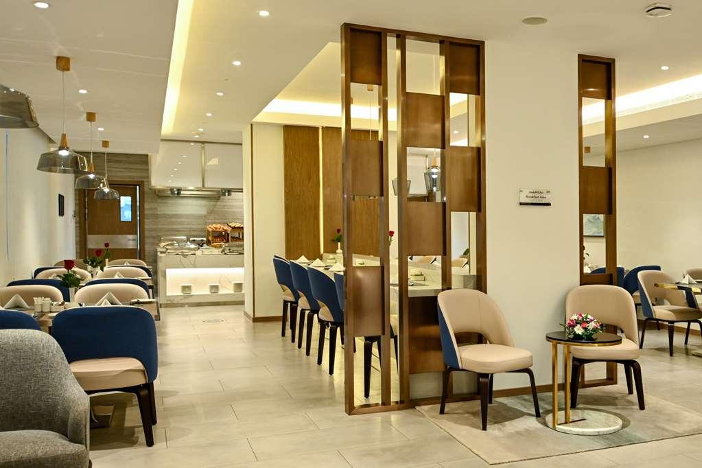 Comfort Hotel Jeddah King Road Restaurant photo